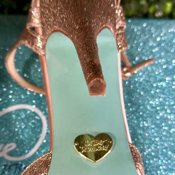 BLUE by Betsey Johnson Women's SB-Tee Dress Heels Pump- Size 6.5 - Picture 4 of 7